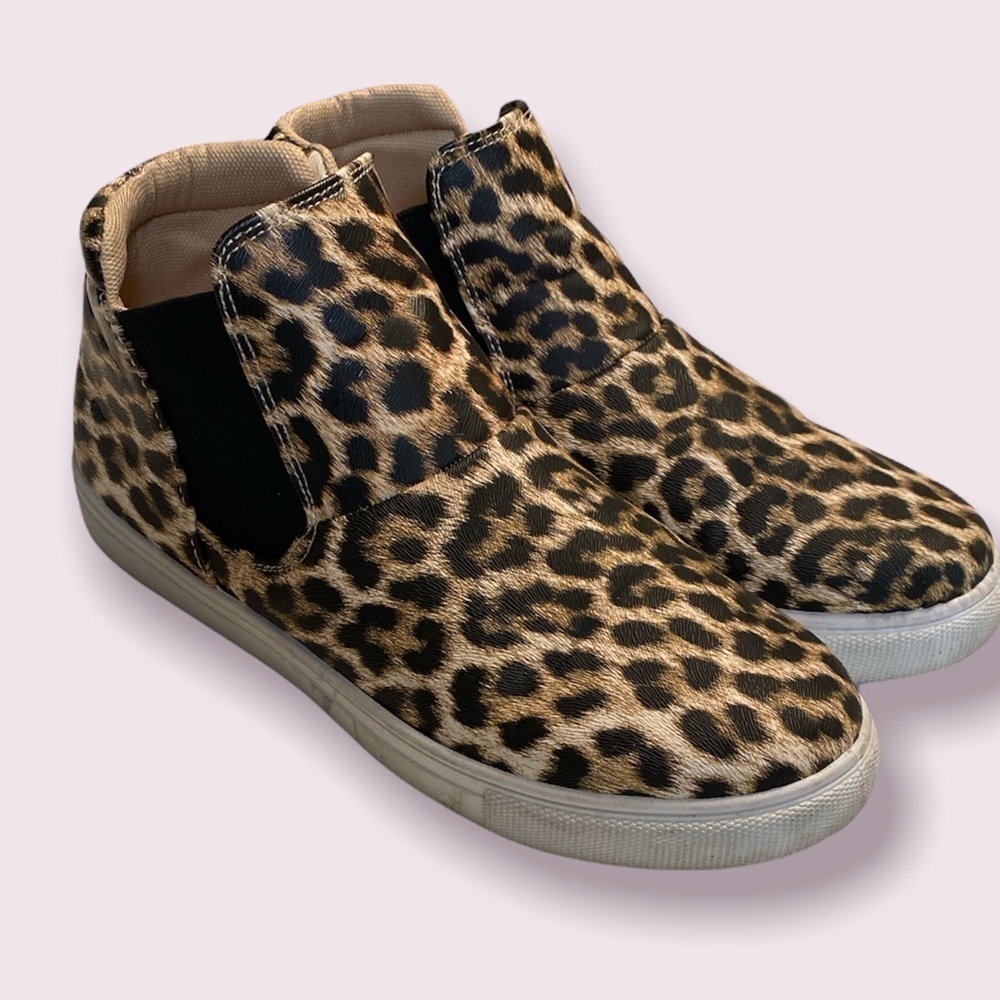 Pierre Dumas shoes ankle booties pull on animal print comfort foam insole Size 7
